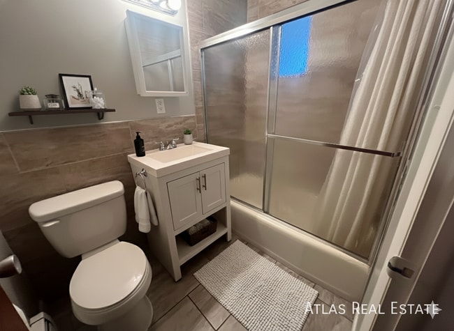 Building Photo - 835 E San Miguel St