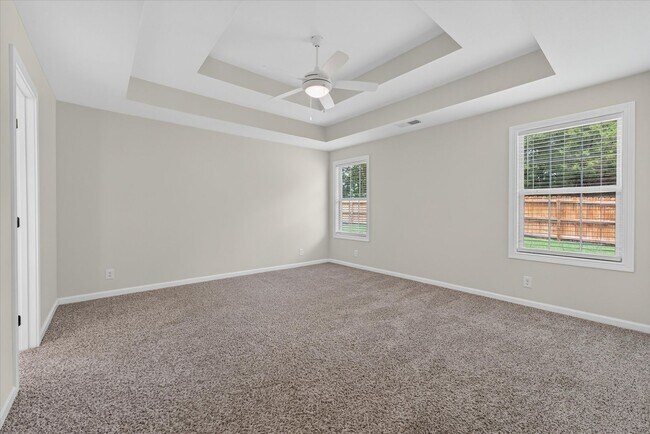 Building Photo - Like New Three Bedroom with Bonus!