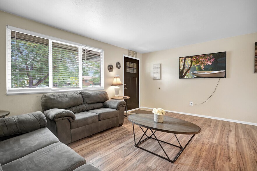 Building Photo - 4620 Holland St