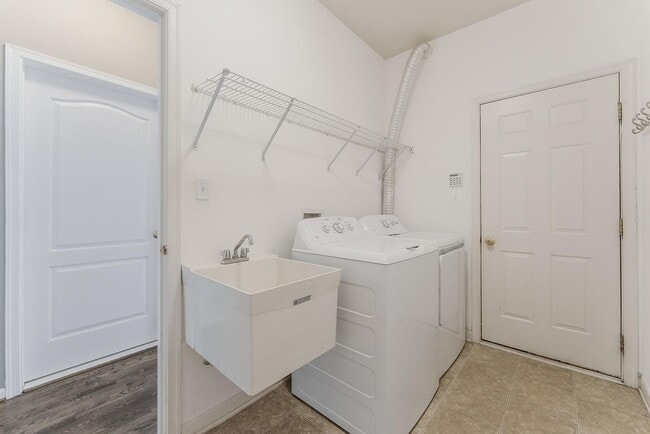 Building Photo - 20152 Boxwood Pl