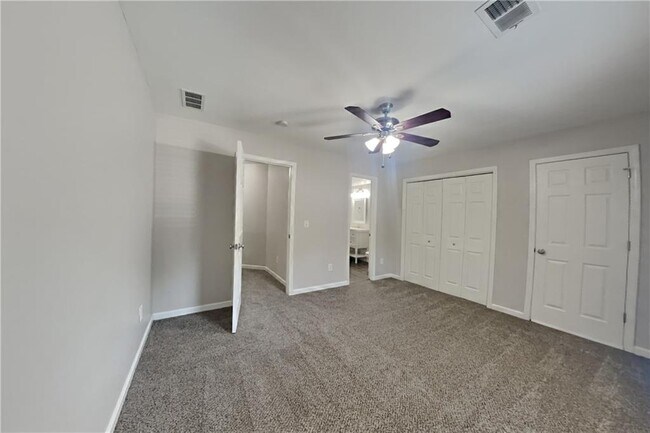 Building Photo - 704 Kirkwood Cir