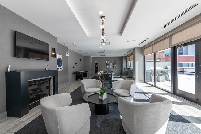 Building Photo - 211 W Scott St