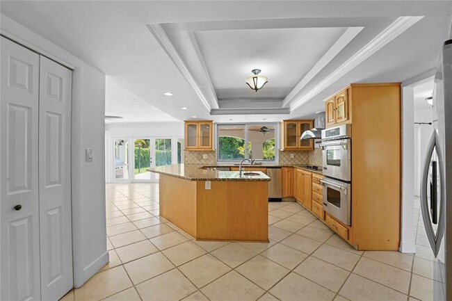 Building Photo - 1120 E Tropical Way