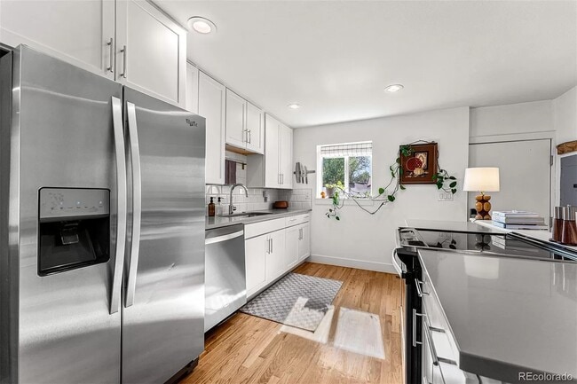 Open kitchen - 3165 N Saint Paul St