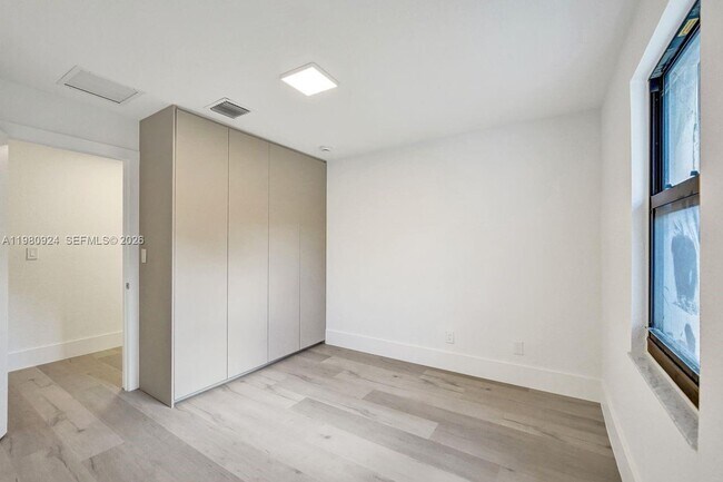 Building Photo - 4100 E Gardenia Ave