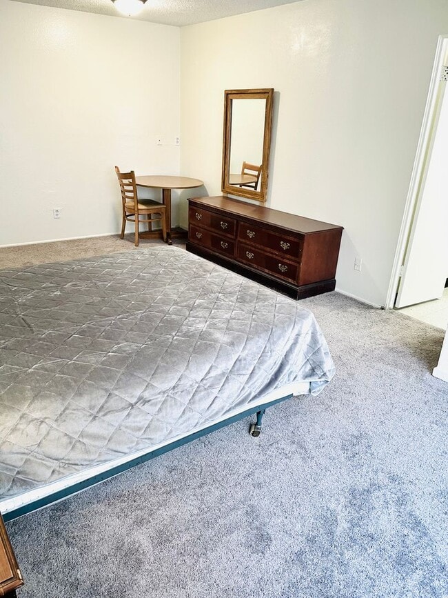 Building Photo - Studio Apartment on Las Vegas Strip - Close to all of the Excitement & More!!