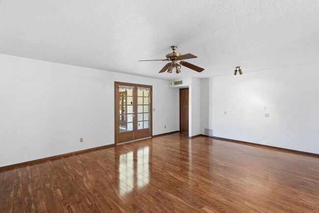 Building Photo - 1003 E Calle Monte Vista