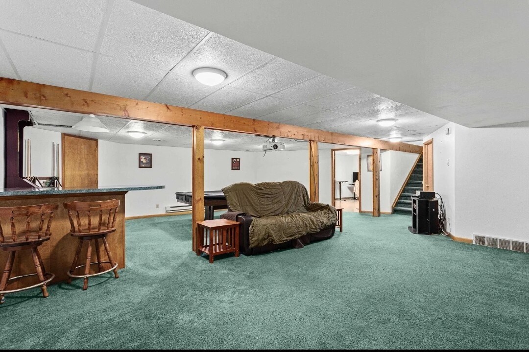 Building Photo - 704 Meadow Ct
