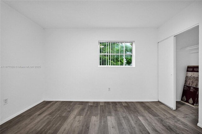 Building Photo - 2435 Plunkett St