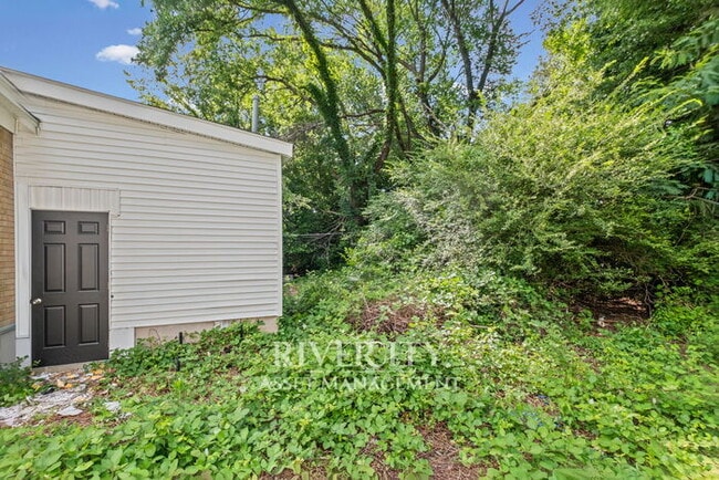 Building Photo - Berclair Beauty!!!! Section 8 Welcomed !!!! FULLY Renovated & Spacious!!!!!!