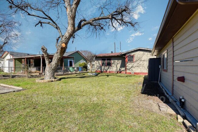 Building Photo - 1322 W Malone Ave
