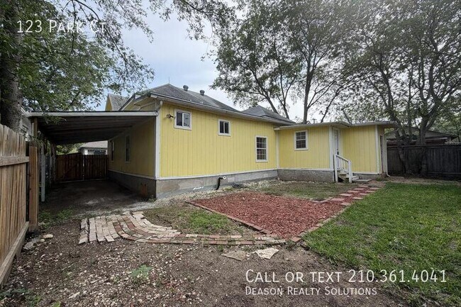 Building Photo - 123 Park Ct