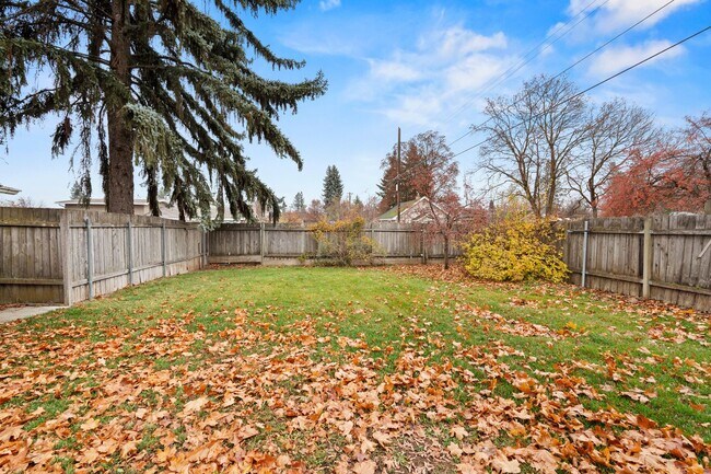 Building Photo - South Hill cute 2 Bed 1 Bath rancher with covered entertaining patio - Coming Soon 9/23