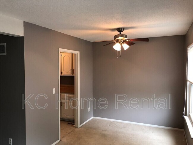 Building Photo - 8506 W 108th Pl