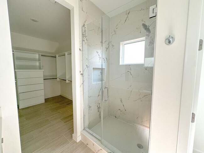 Building Photo - 424 Deer Path Lp