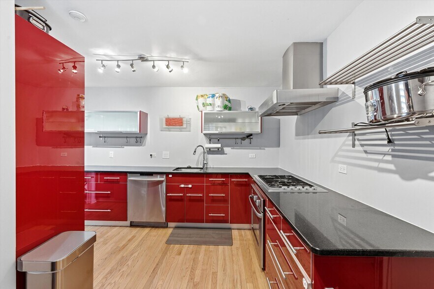 Building Photo - 1610 N Larrabee St