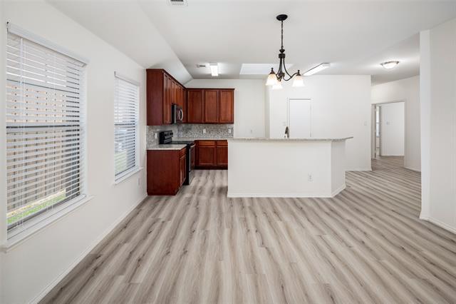 Building Photo - 2417 Eisenhower Dr