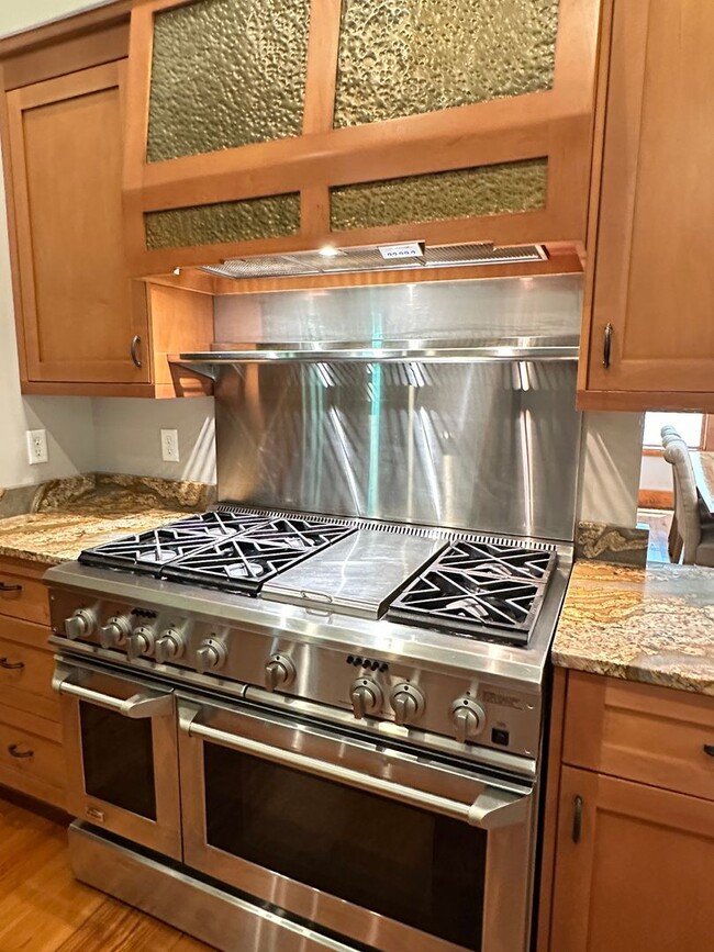 Building Photo - Charming 2 Bed, 2 Bath Custom Ranch on 5 P...
