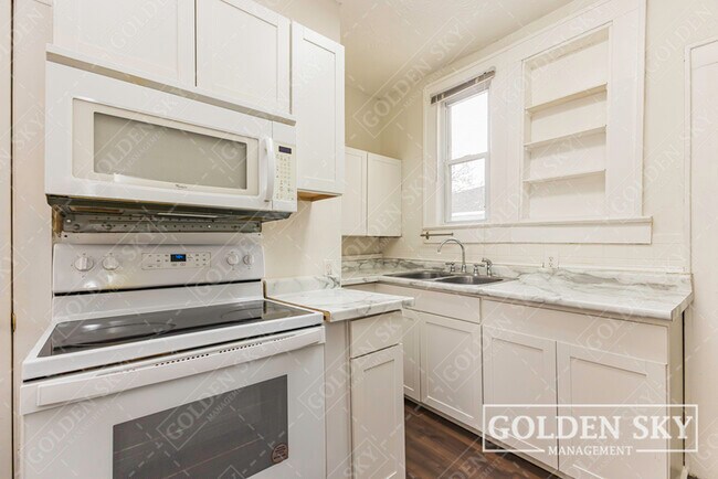 Building Photo - 409 S Celia Ave