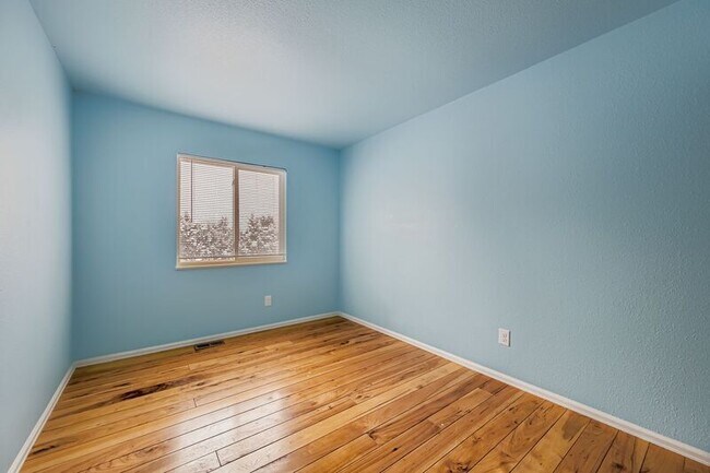 Building Photo - 1109 Panorama Dr