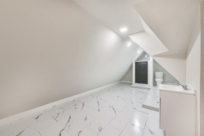 Building Photo - 2606 Oakdale St