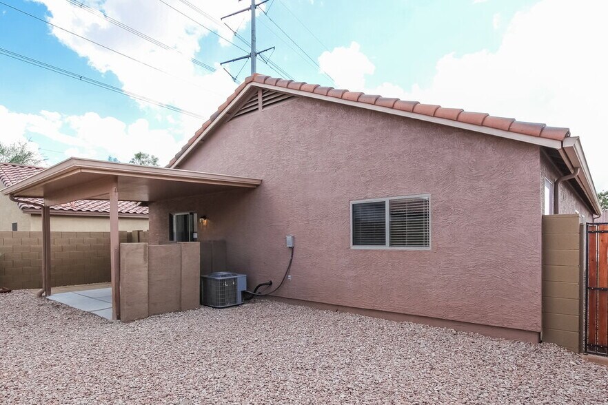 Building Photo - 3008 W White Feather Ln