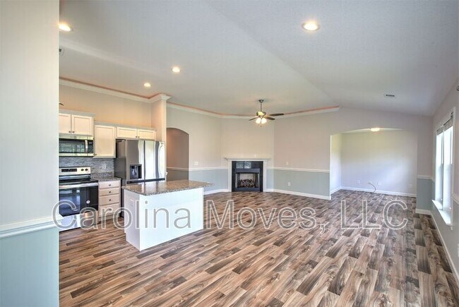 Building Photo - 1303 Lindale Pl