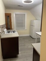 Building Photo - 5548 Avondale Pl