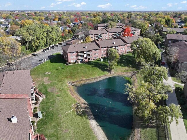 Building Photo - 900 N Lakeside Dr