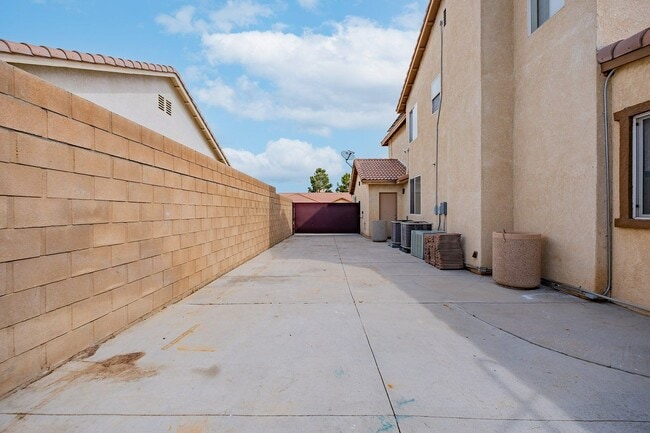 Building Photo - 1514 Regents St