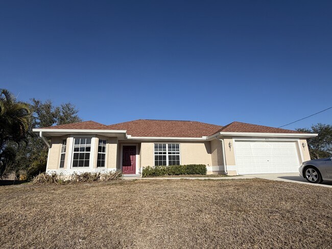 Building Photo - 4311 NE 23rd Pl