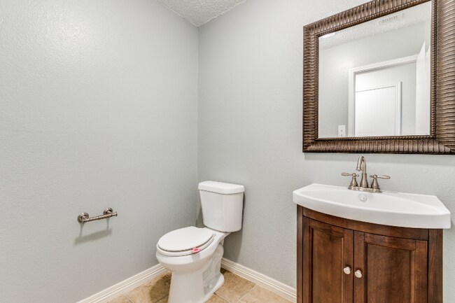 Building Photo - 2112 Royal Acres Trail