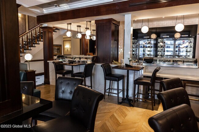 Building Photo - 365 Broadway