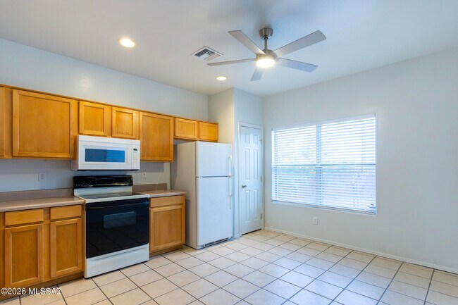 Building Photo - 392 Falcon Ct