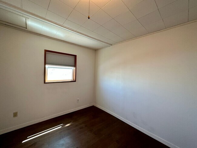 Building Photo - 3 Bed / 2 Bath Custom Pioche House