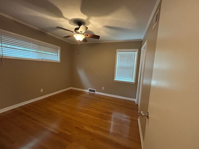 Building Photo - 5239 Boswell Ave
