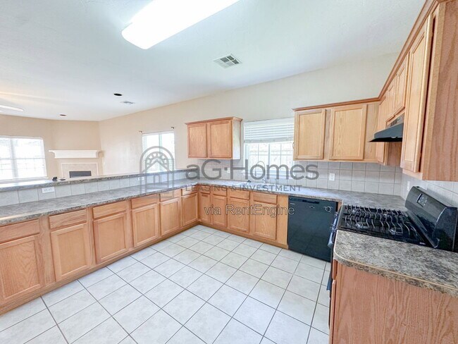 Building Photo - 5925 SE 69th St