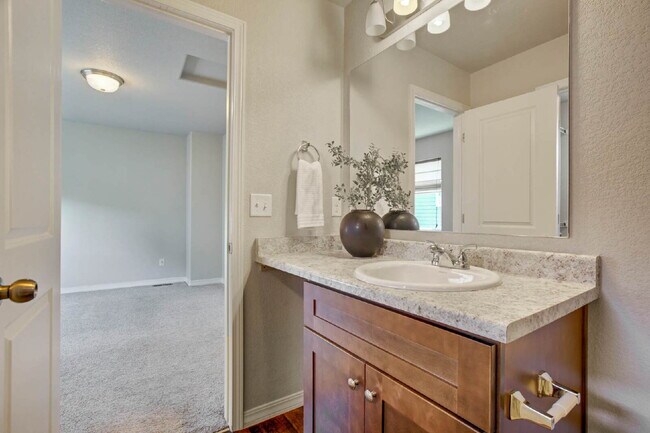 Building Photo - Charming 2-Bed, minutes to Fort Carson,  Peterson Space Force and downtown Colorado Springs.