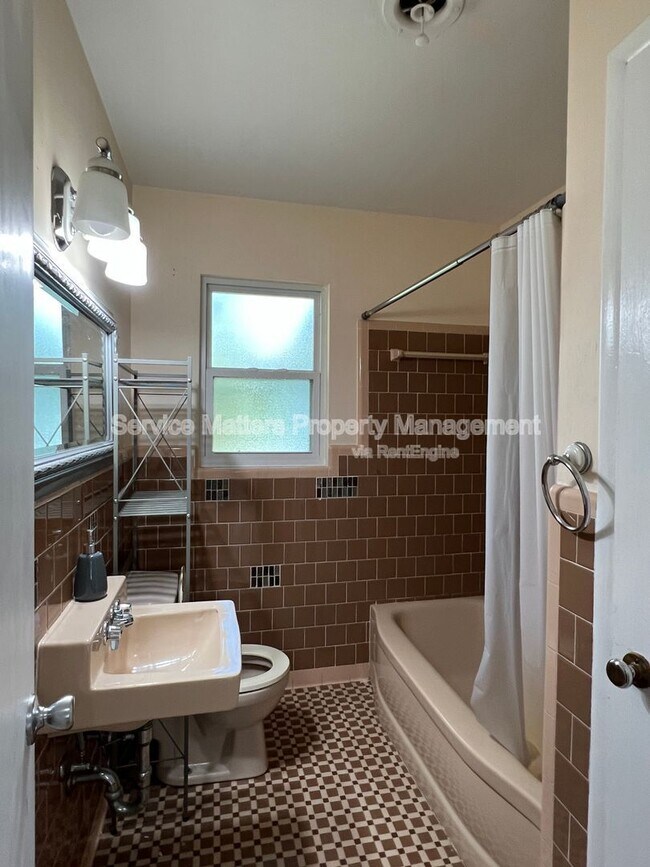 Building Photo - 5425 Westwood Dr