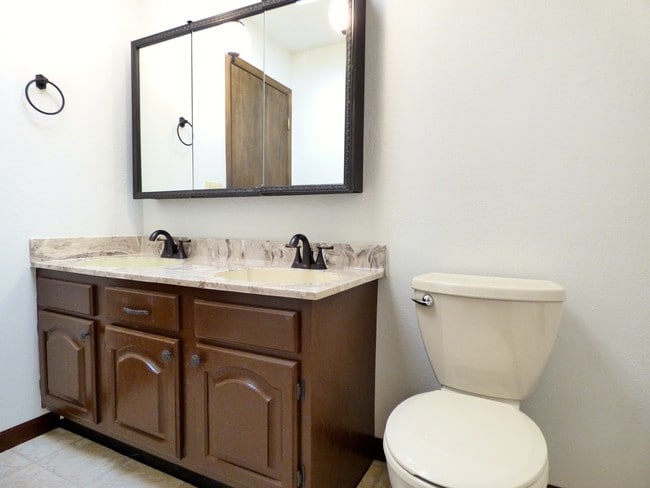 Building Photo - 155 Clubridge Pl