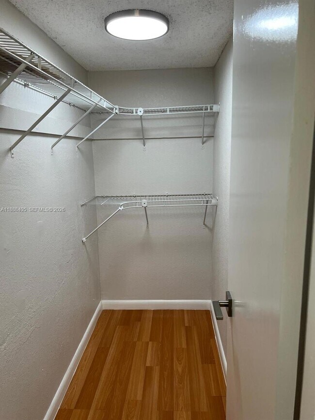 Building Photo - 1021 Mockingbird Ln