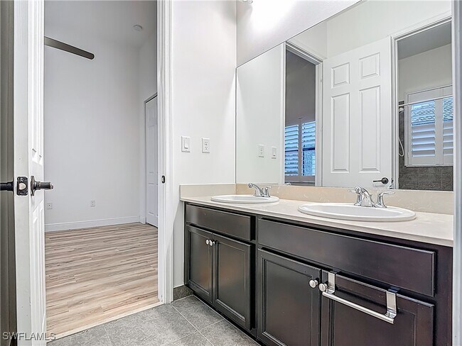 Building Photo - 5088 Rimini Ave