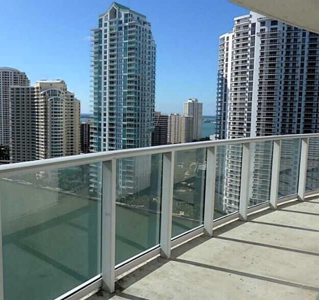 Building Photo - 300 S Biscayne Blvd