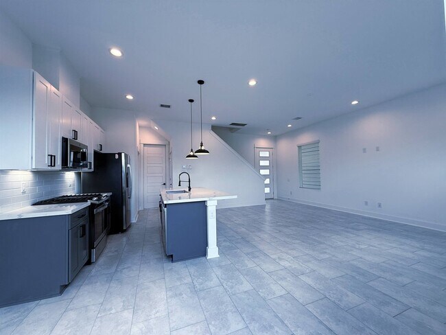 Building Photo - 1058 Mansfield St