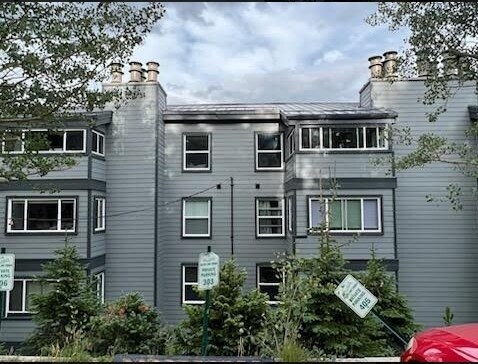 Building Photo - 9366 Fall River Rd