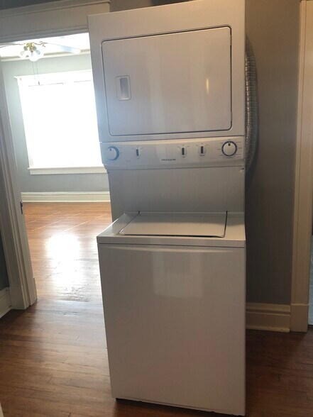 Building Photo - 4516 Shenandoah Ave