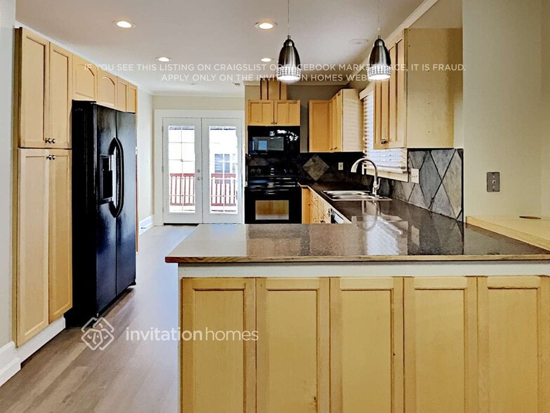 Building Photo - 230 S 79th St