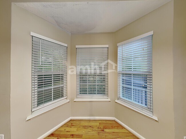 Building Photo - 13324 Damson Dr