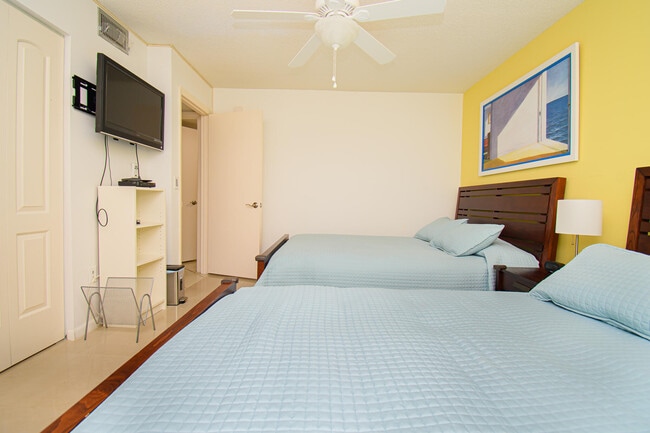 Building Photo - 8334 Cypress Ln