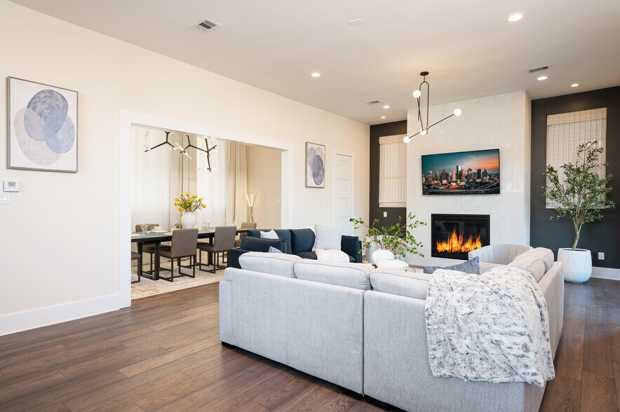 Building Photo - 917 Thompson St